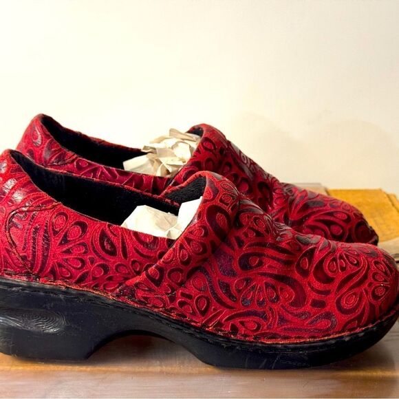 Born women red leather slip on clogs new never worn size  40.5 - Picture 1 of 5